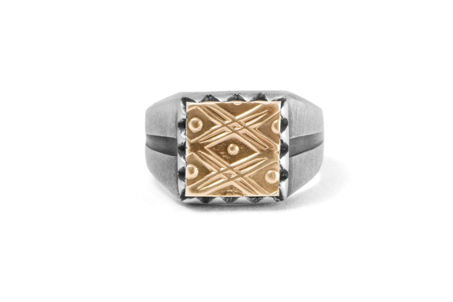 #035 - Signet Ring graphic pattern - GOLD
