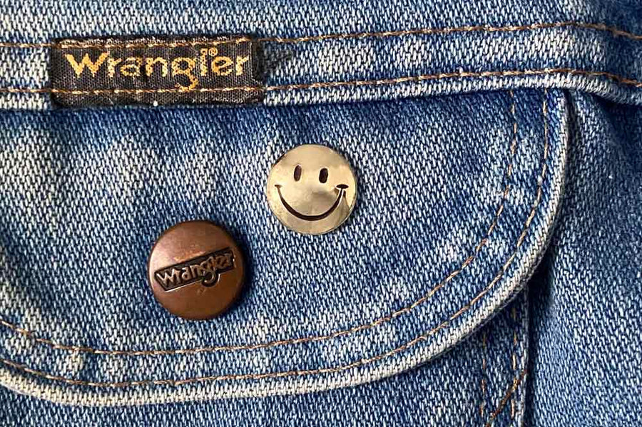 #112 – Smiley Pin